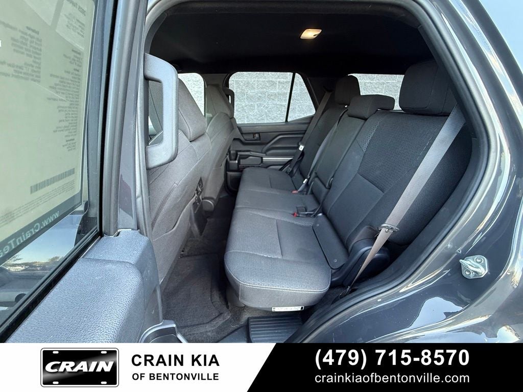 2025 Toyota 4Runner SR5 - 4WD / CLEAN CARFAX / ONE OWNER