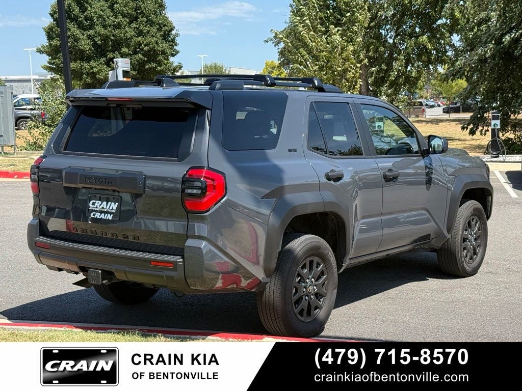 2025 Toyota 4Runner SR5 - 4WD / CLEAN CARFAX / ONE OWNER