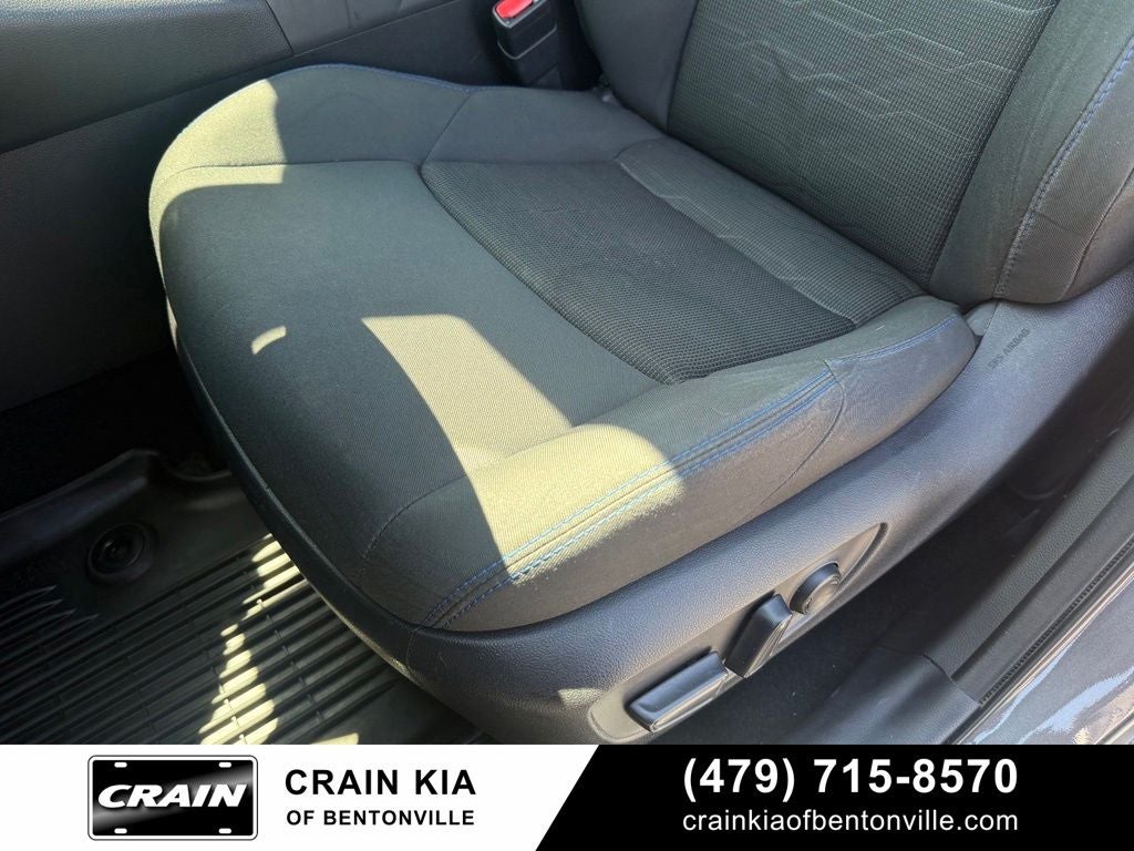 2022 Toyota RAV4 Hybrid SE - AWD / CLEAN CARFAX / ONE OWNER