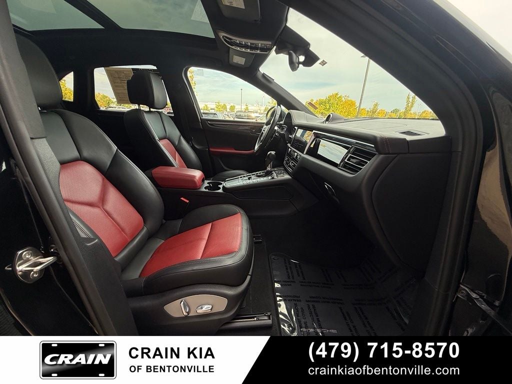2021 Porsche Macan Base - AWD / PANORAMIC SUNROOF / CLEAN CARFAX