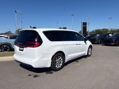 2025 Chrysler Pacifica Select HEATED SEATS / BACK UP CAM