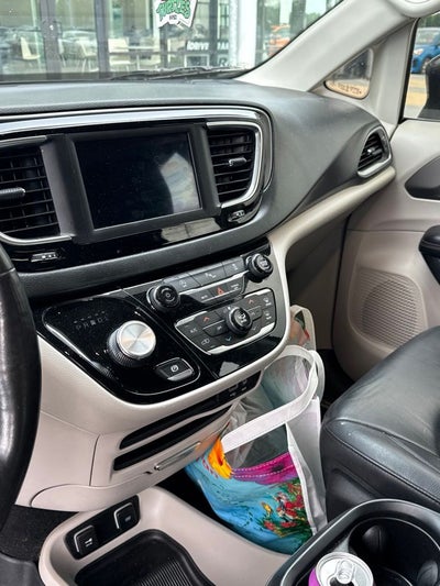 2020 Chrysler Pacifica Touring L POWER LIFT GATE / HEATED SEATS