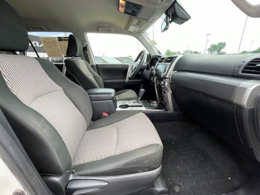 2022 Toyota 4Runner SR5 4X4 / KEYLESS ENTRY