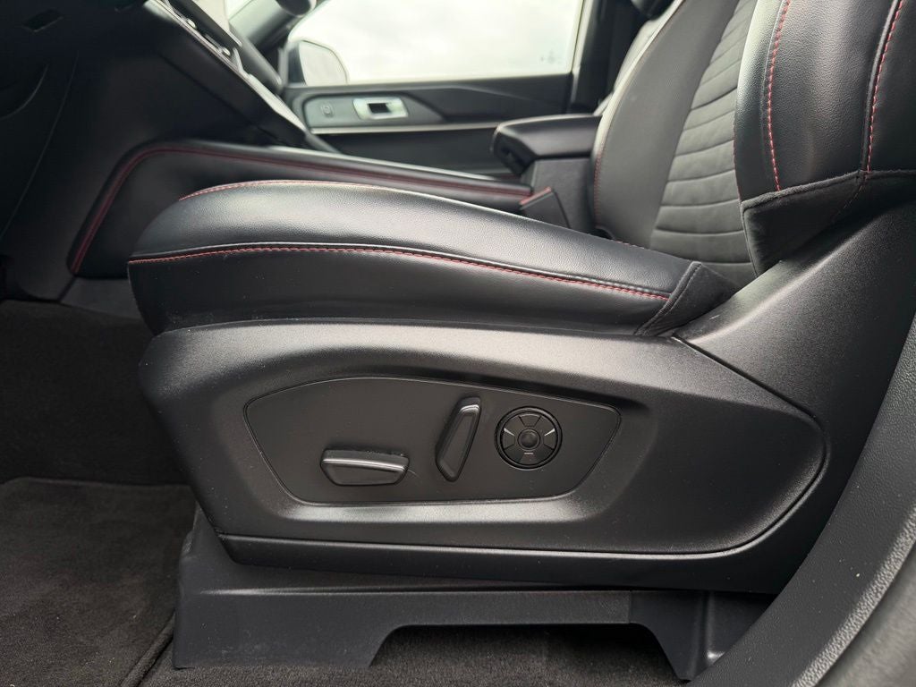 2025 Ford Explorer ST-Line *PREMIUM PACKAGE, Clean Carfax, One-Owner