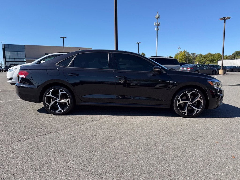 2021 Volkswagen Passat 2.0T R-Line R-Line w/ Sunroof
