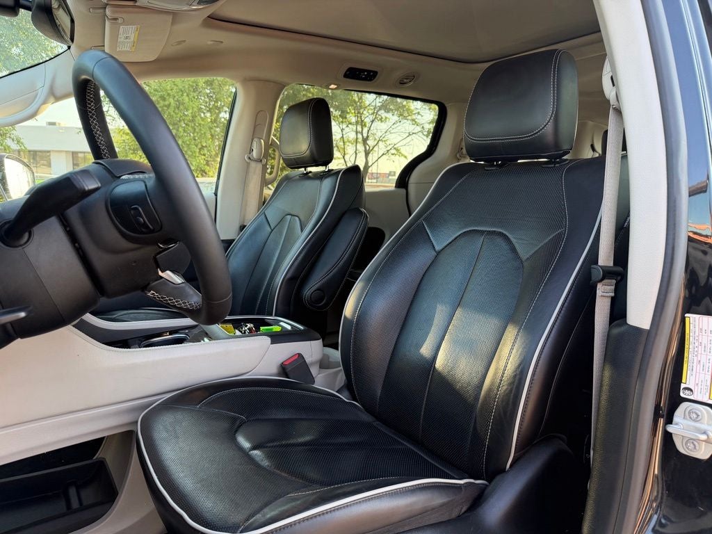 2023 Chrysler Pacifica Hybrid Limited *PHEV, Clean Carfax, One-Owner