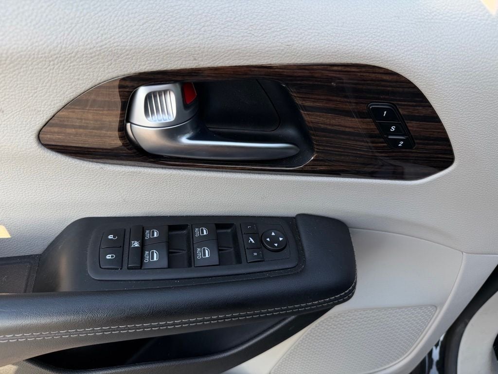 2023 Chrysler Pacifica Hybrid Limited *PHEV, Clean Carfax, One-Owner