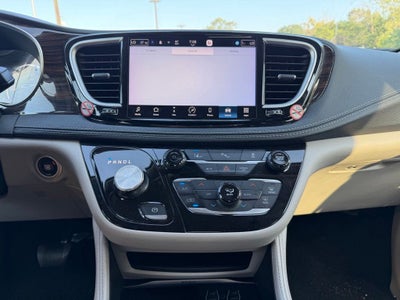 2023 Chrysler Pacifica Hybrid Limited *PHEV, Clean Carfax, One-Owner