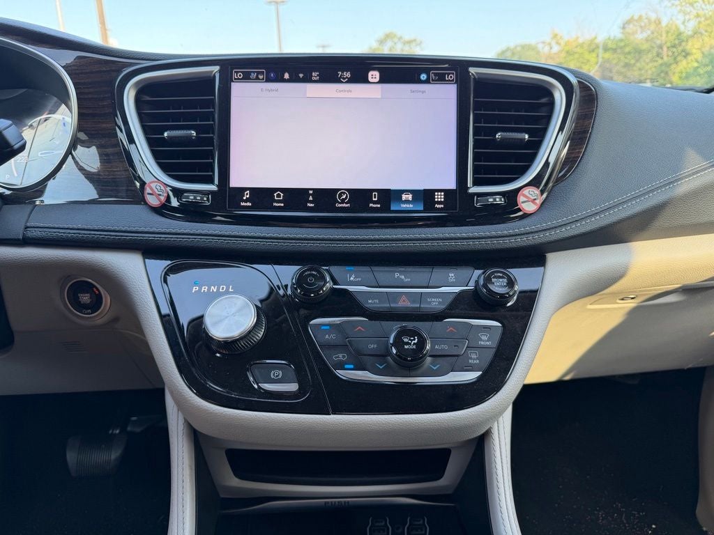 2023 Chrysler Pacifica Hybrid Limited *PHEV, Clean Carfax, One-Owner