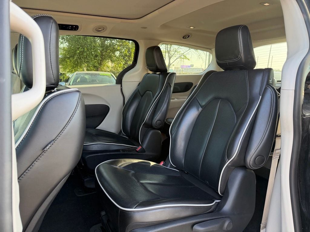 2023 Chrysler Pacifica Hybrid Limited *PHEV, Clean Carfax, One-Owner