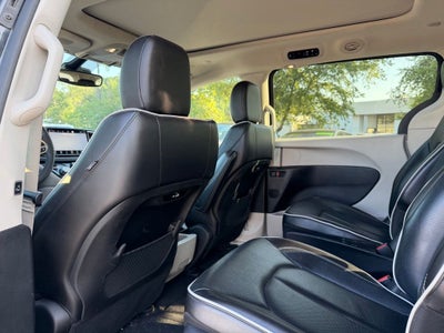 2023 Chrysler Pacifica Hybrid Limited *PHEV, Clean Carfax, One-Owner