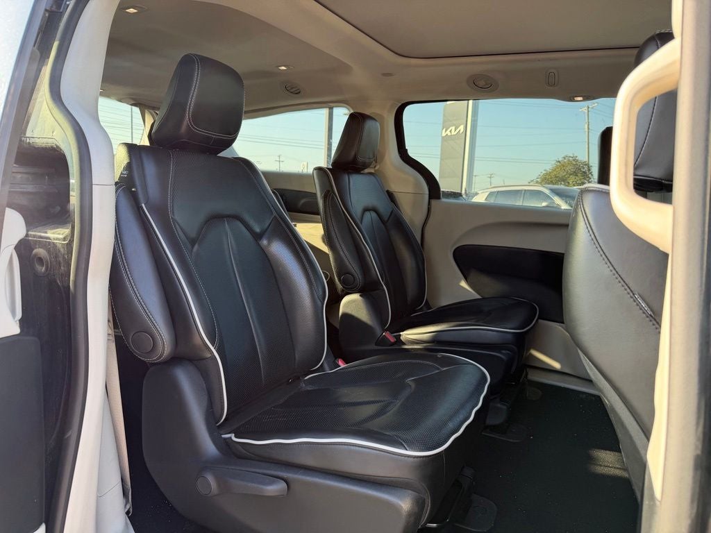 2023 Chrysler Pacifica Hybrid Limited *PHEV, Clean Carfax, One-Owner