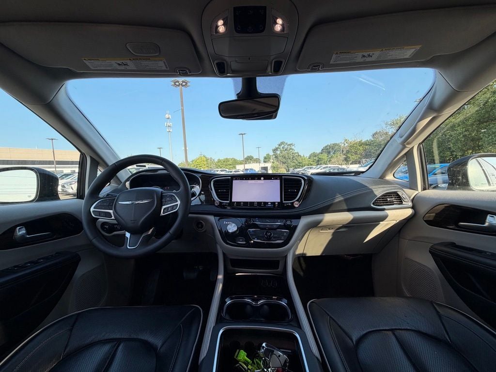 2023 Chrysler Pacifica Hybrid Limited *PHEV, Clean Carfax, One-Owner