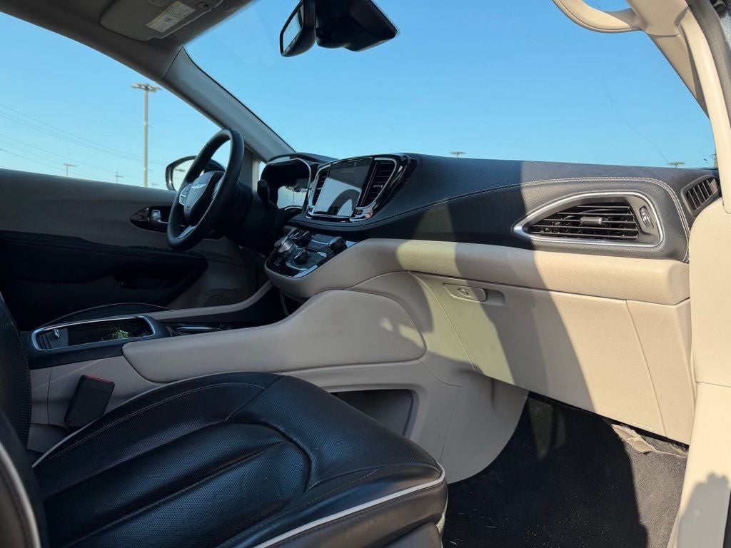 2023 Chrysler Pacifica Hybrid Limited *PHEV, Clean Carfax, One-Owner
