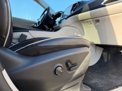 2023 Chrysler Pacifica Hybrid Limited *PHEV, Clean Carfax, One-Owner