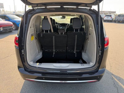 2023 Chrysler Pacifica Hybrid Limited *PHEV, Clean Carfax, One-Owner