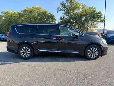 2023 Chrysler Pacifica Hybrid Limited *PHEV, Clean Carfax, One-Owner