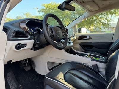 2023 Chrysler Pacifica Hybrid Limited *PHEV, Clean Carfax, One-Owner
