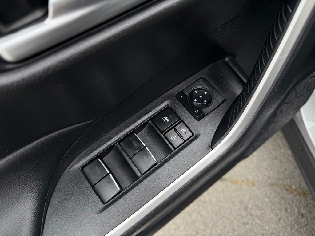 2024 Toyota RAV4 XLE *Clean Carfax, One-Owner