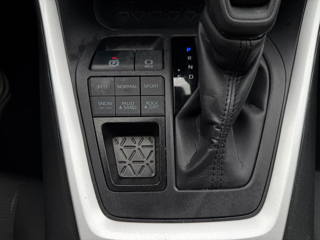 2024 Toyota RAV4 XLE *Clean Carfax, One-Owner