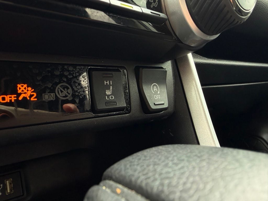 2024 Toyota RAV4 XLE *Clean Carfax, One-Owner