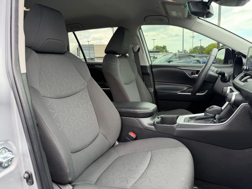 2024 Toyota RAV4 XLE *Clean Carfax, One-Owner