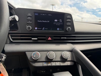 2022 Hyundai Elantra SE