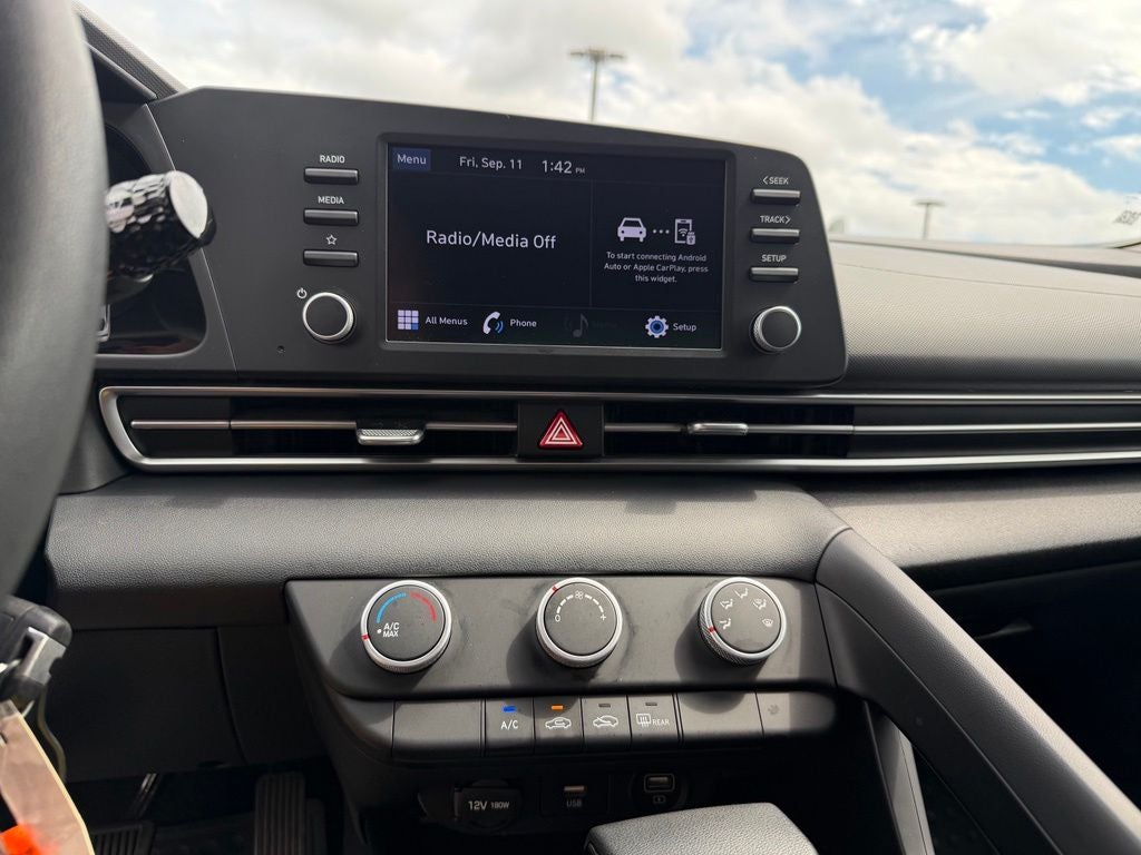 2022 Hyundai Elantra SE