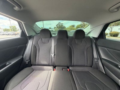 2022 Hyundai Elantra SE
