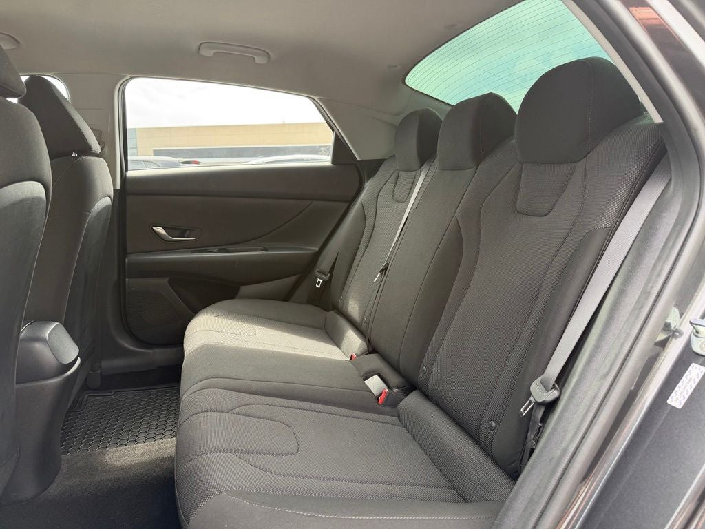 2022 Hyundai Elantra SE