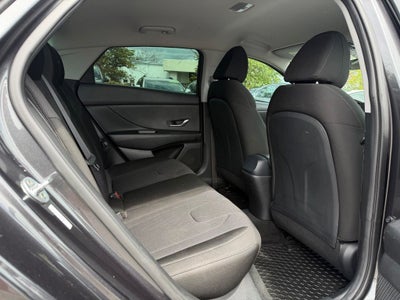 2022 Hyundai Elantra SE
