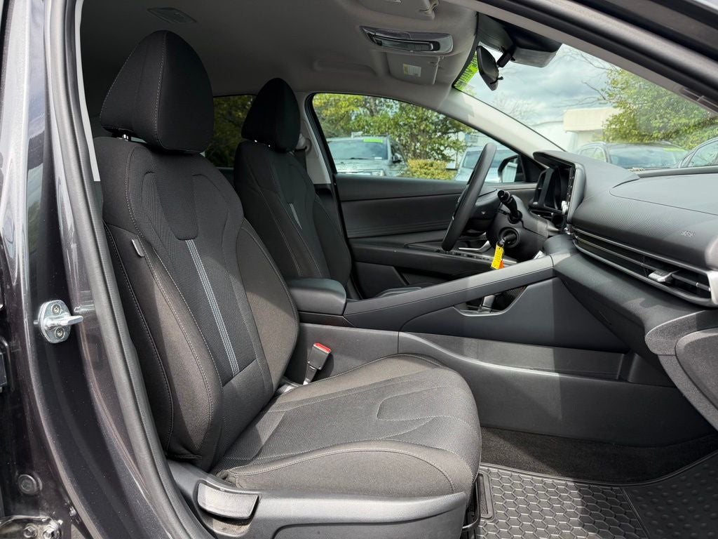 2022 Hyundai Elantra SE