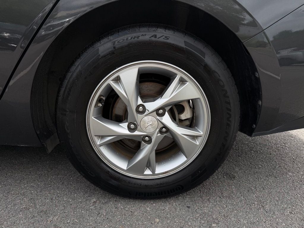 2022 Hyundai Elantra SE
