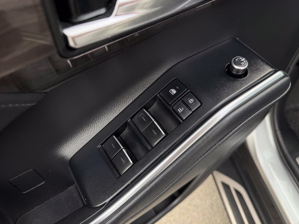 2022 Toyota Highlander Platinum *Platinum Pkg/Pano Roof/Pano View Mirrors